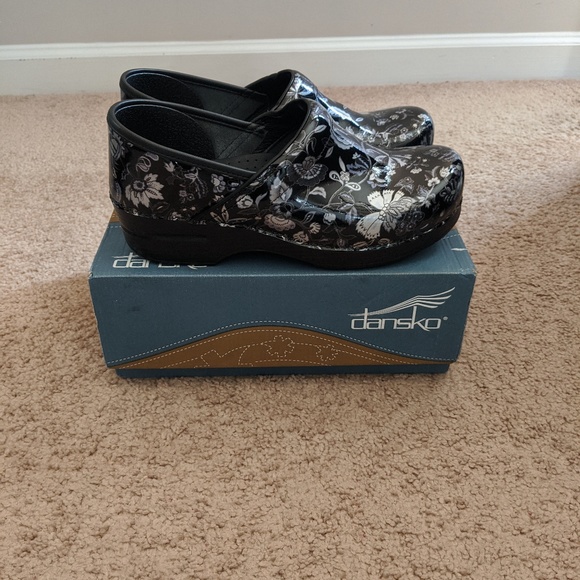dansko floral metallic patent